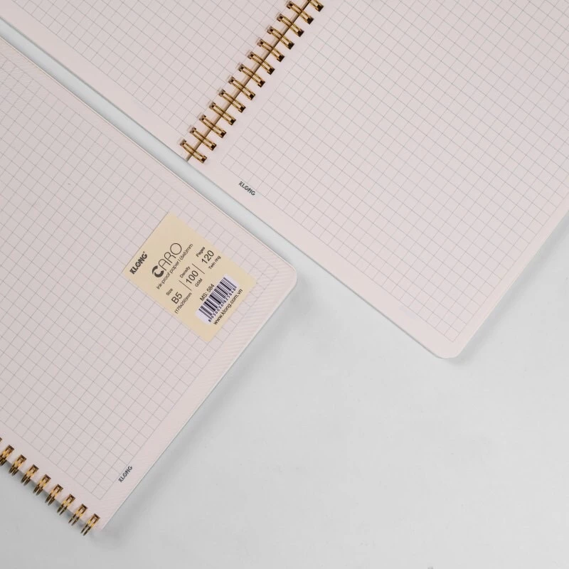 sổ caro nét Đứt kẻ ngang lò xo kép bìa trong suốt cao cấp – góc study sổ caro nét Đứt kẻ ngang lò xo kép bìa trong suốt cao cấp – góc study